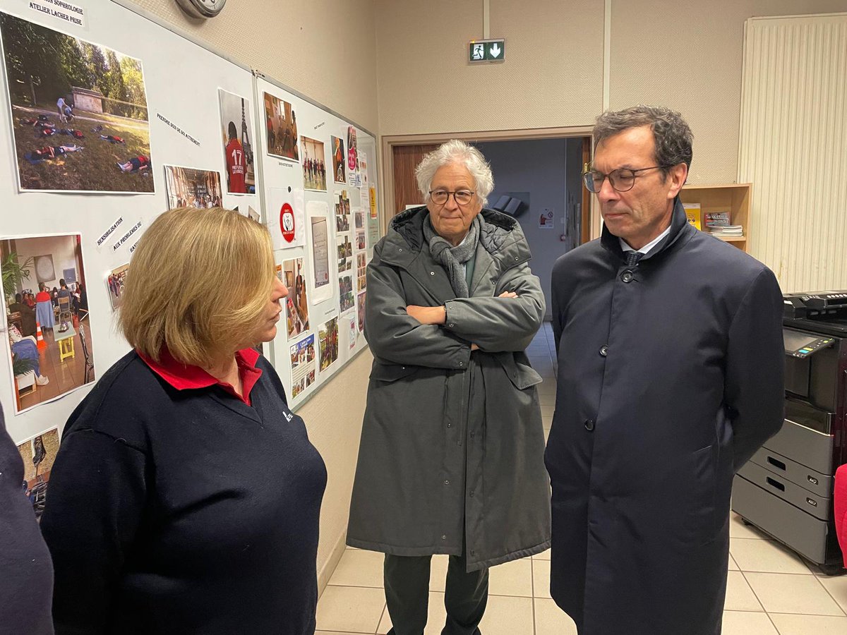 edevalroger's tweet image. Visite de l’EPIDE de Margny-lès-Compiègne avec le ministre du Travail, accueillie au nom du @CD_oise  avec Sandrine Connell. Échanges avec les #jeunes et les équipes : un outil efficace d’insertion et d’accès à l’emploi pour des jeunes motivés.