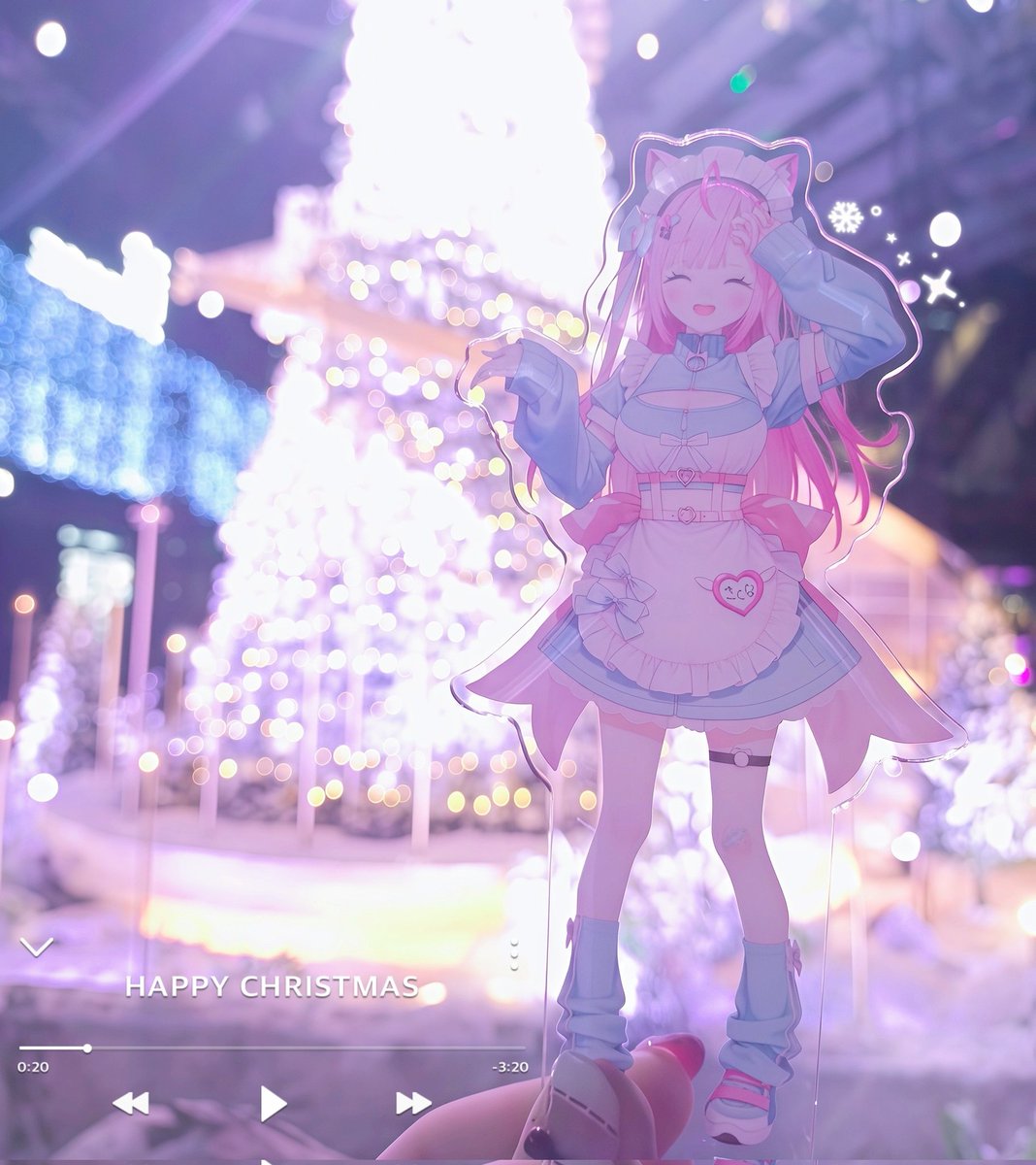 真っ白で可愛すぎる クリスマスツリー🎄🤍 📍新宿 三井住友ビル 三角