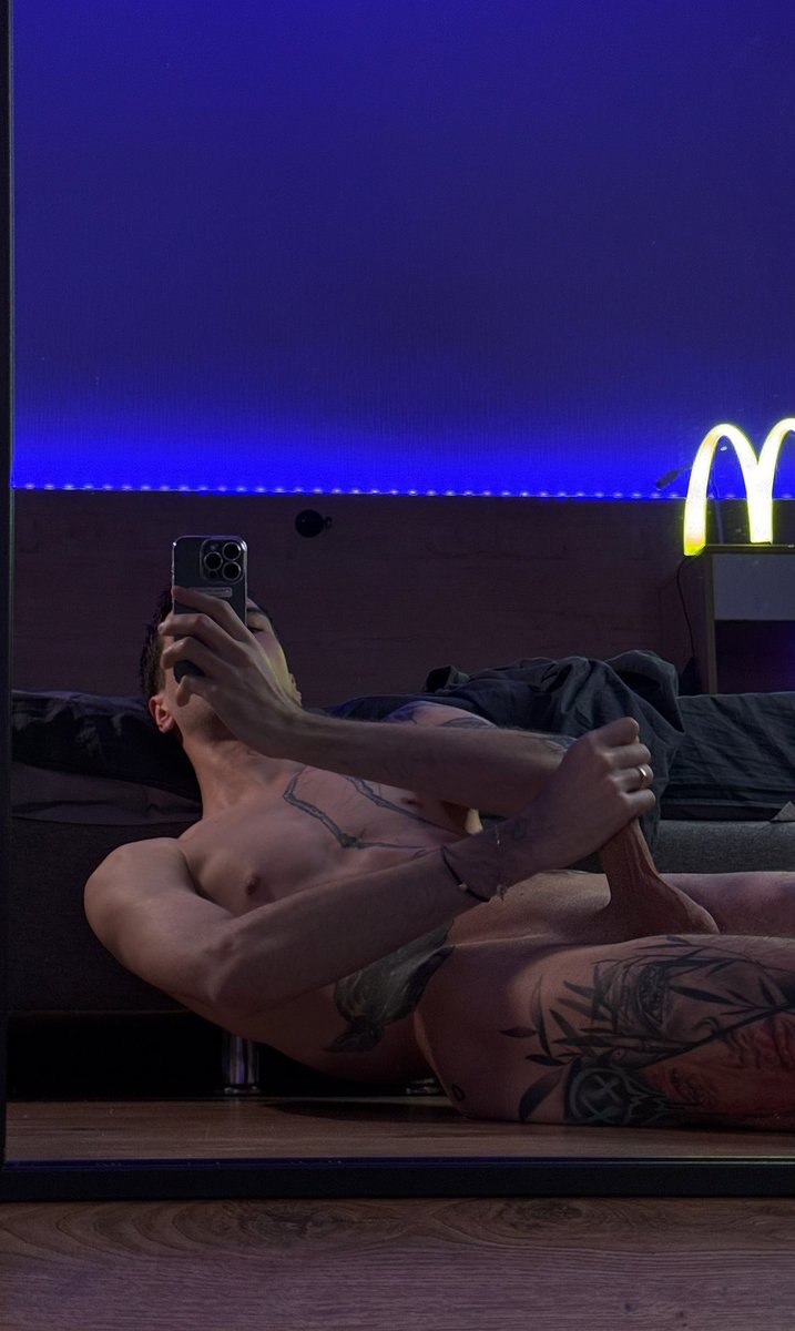 🤤

#gay #boy #skinnyboy #skinnygay