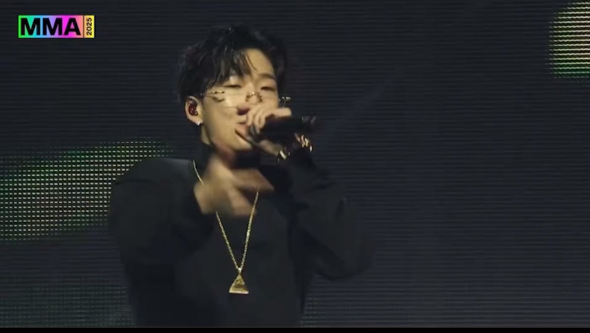 Haon wearing H1ghr music chain… one thing Jay Park passed on to his artists, it’s fucking loyalty