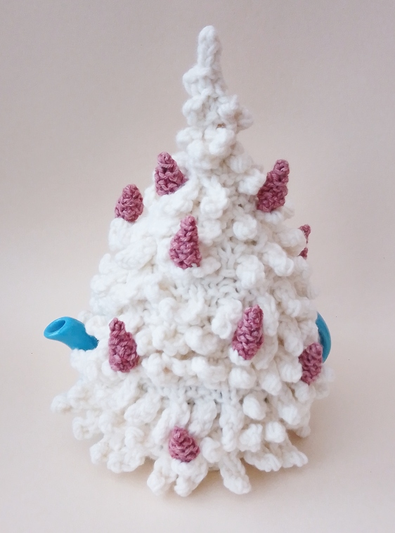 TeaCosyFolk's tweet photo. Bring a flurry to your teapot with the Mini Snowy Fir Tree Tea Cosy — the cutest little winter wonder to keep your brew toasty
https://t.co/Z4pnVAKKY8
#TeaCosyFolk #knit #Knitting #KnittingPattern #teacosy #tealover #firTree #snow #Christmas #ChristmasVibes #ChristmasGiftIdeas https://t.co/RmWAvVHyeJ