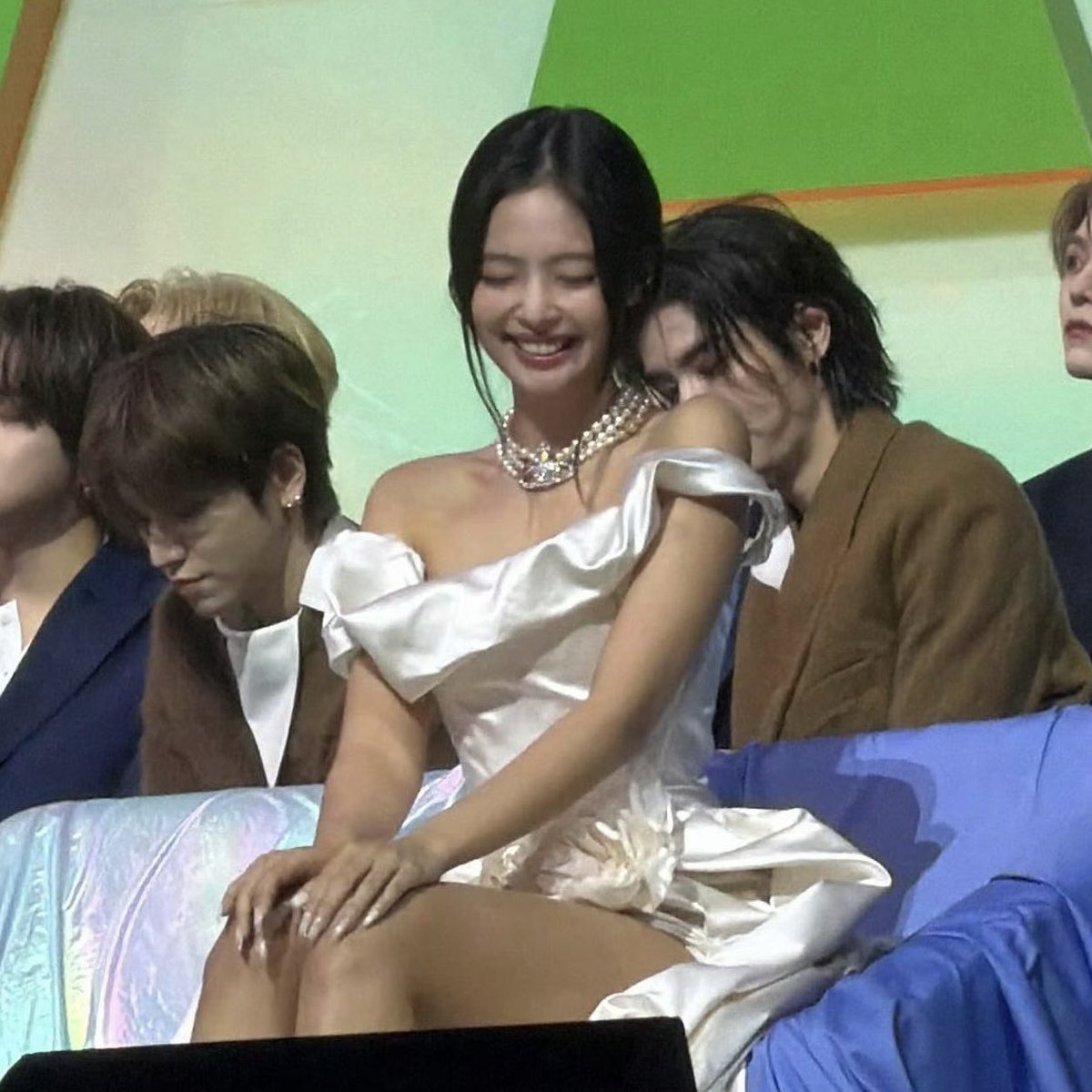 jennie_rins's tweet photo. 제니언니 그렇게까지 사랑스럽진 마 https://t.co/AuVkFFFiLg