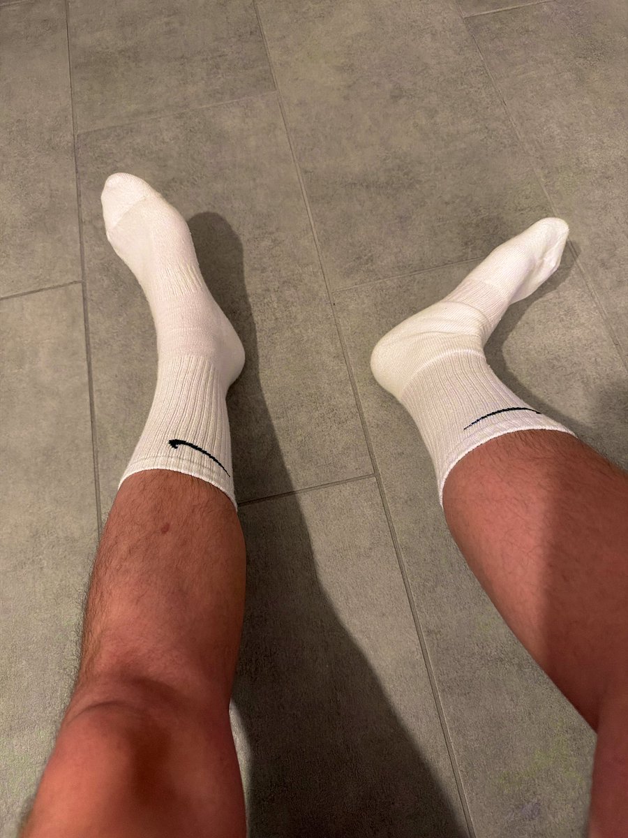 MasterBoyCH's tweet image. Made these custom pics yesterday
Follow, RT &amp;amp; dm for more

#cashmaster #findomaddicted #feetworshi̇p #footfetısh #findom #master #slave #money #nike #rt #EXCLUSIVE 

@RT4Kings @master_italiani @rt_feet @rt4malefeet @HouseofMo_world @slave_here @promocion_pies @CashMasterRTs