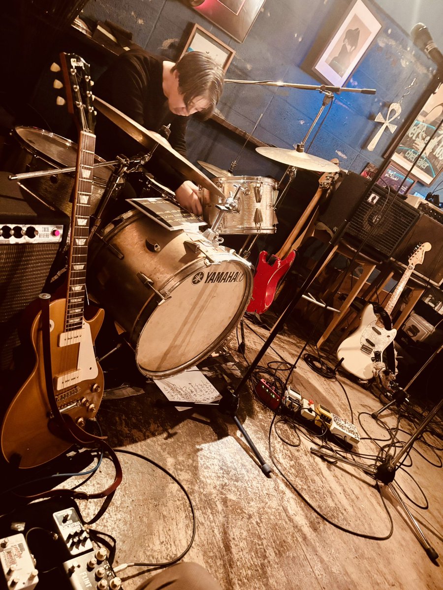 MusicBar♪ムムリック・マーフィー@下北沢12/20(土)本日カレーズライブにつき23時オープンになります！素敵なとこでございます。
昨夜もありがとうございました。昨日のみんなは良き年越しを！
よろしくお願いいたします！

#下北沢
#音楽バー