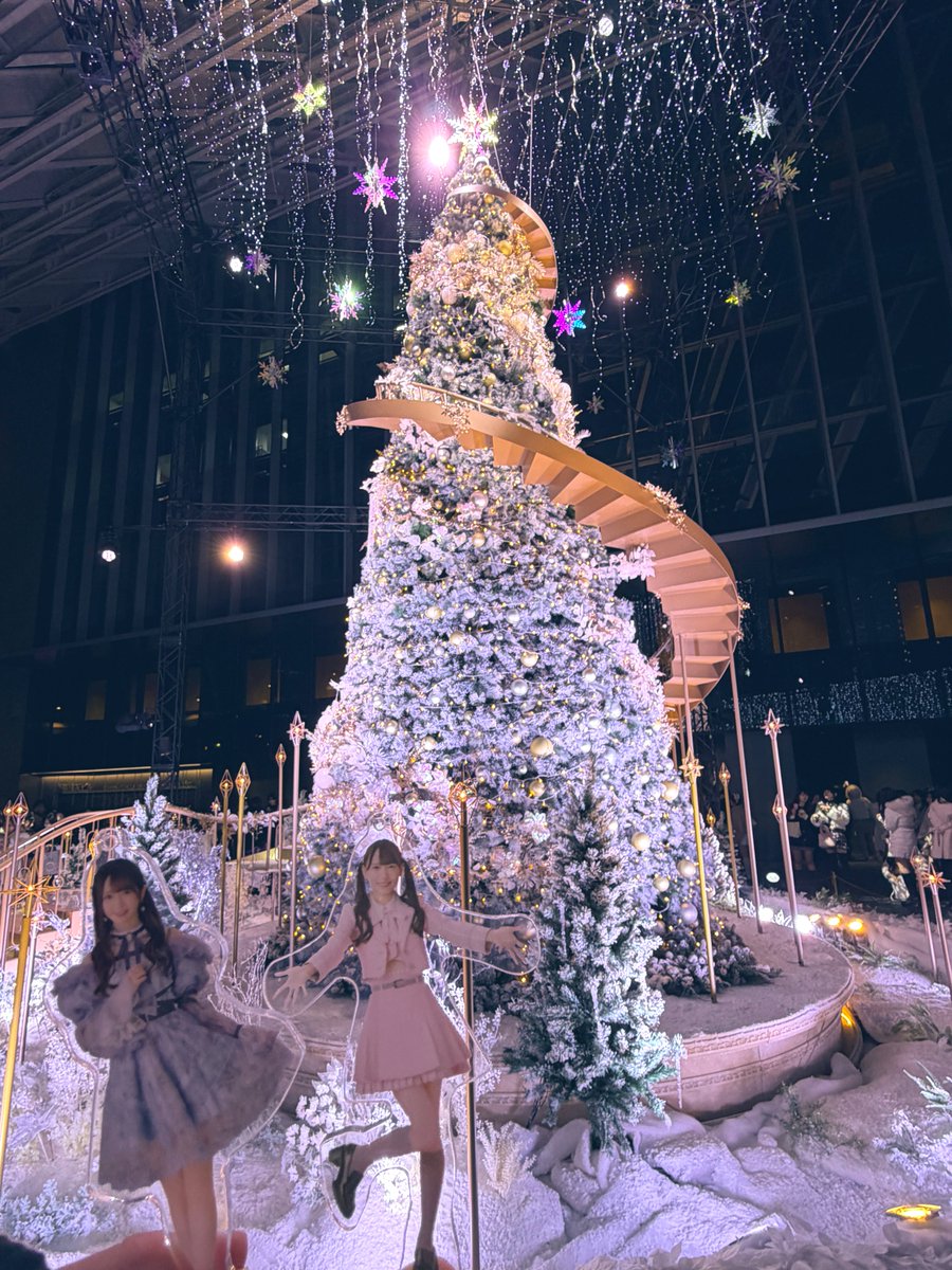 今日のクリスマスツリーだよ、ひぃちゃん🎄
#鈴木瞳美 
#谷崎早耶