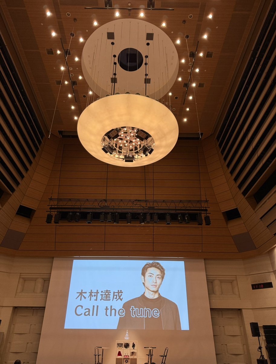 kmtt_me's tweet photo. 1,2部両方楽しんだ！去年男性ギャルいなかったけど今年何人かいらっしゃってめちゃ嬉しかった！お渡しの時に今までの舞台とかの半券見せたら「来年のっすか？！」って言われ謎w
いやいや、今までのですよ！って言ったらめっちゃ喜んでくれた！ちゃんとアクスタ使い道あるぜよ。
#達成コール　#木村達成 https://t.co/6pN1a39Aa4
