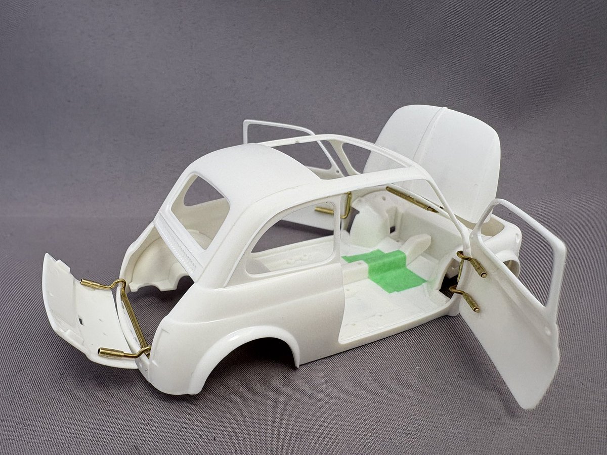 〜FIAT ABARTH〜
結局リアフードの開閉は自分のレベルで出来る範囲でのヒンジに落ち着いた😅
まあそれっぽくなれば良いのさ😉
#カーモデル  #fiatabarth  #タミヤ #パカパカギミック #ホビースペース36