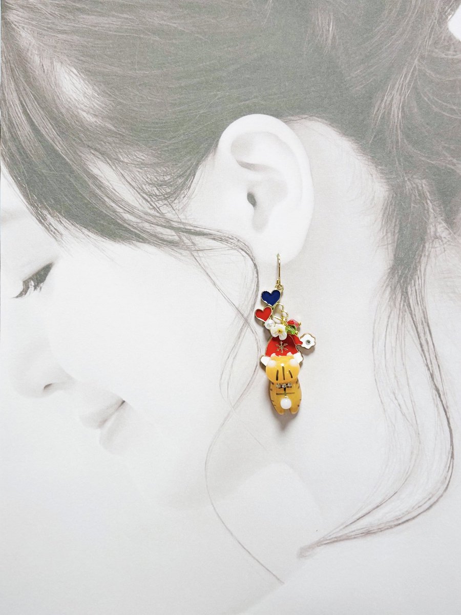 NO.532 ピアス　イヤリング　チャーム　レジン猫　クリスマス ✨プレゼント企画です✨ レジンクリスマス茶トラ猫ちゃんピアスを1名様