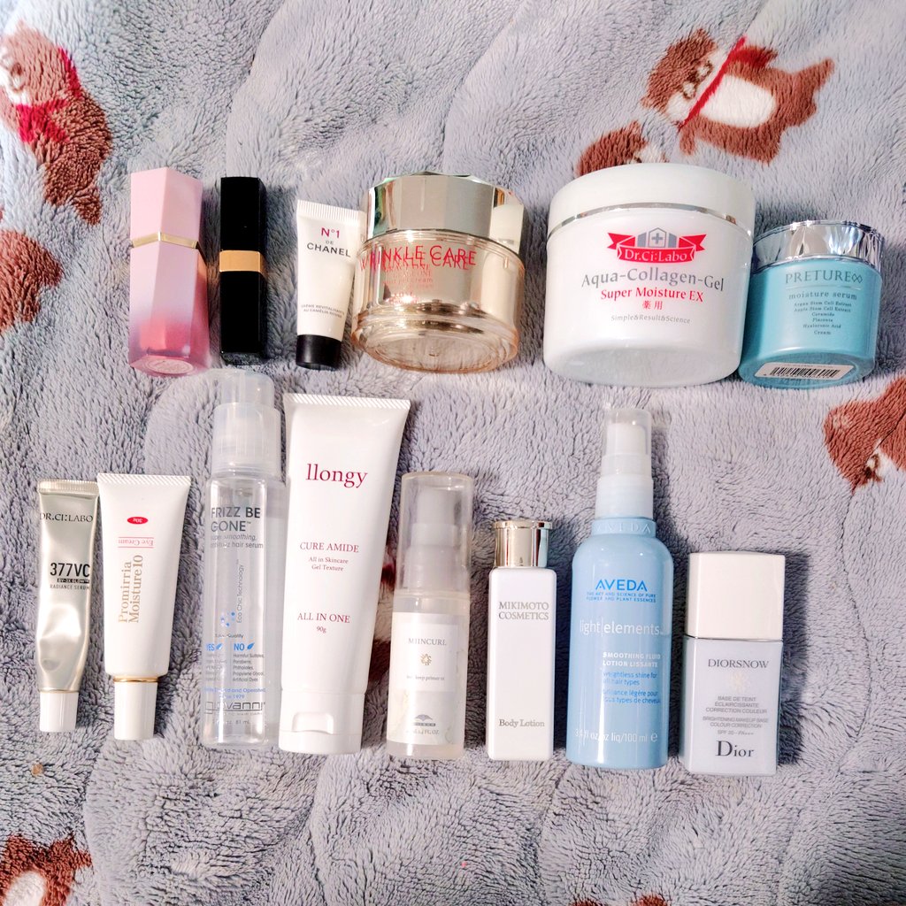 なおみちちゃんからお化粧品たくさん届いたー！自分じゃ買うことのない