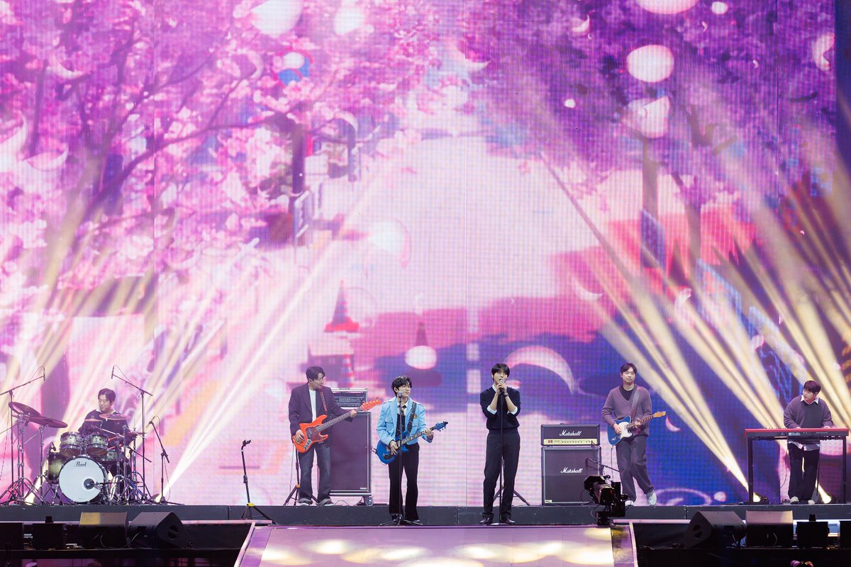 #MMA2025 10CM 포토

🔴 LIVE 보러 가기
멜론 | kko.kakao.com/lqZ0KZoi59 
Youtube | youtube.com/live/aSJR17W7z…

<a href="/camwus_official/">camwus</a>
#10CM #멜론뮤직어워드