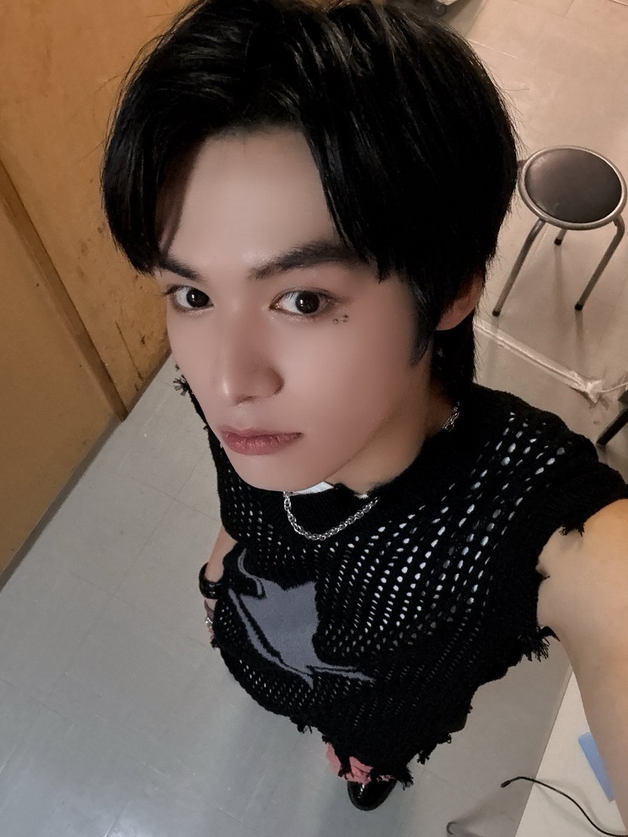 위에서 찍은샷

#BXB #비엑스비 #SIWOO #시우