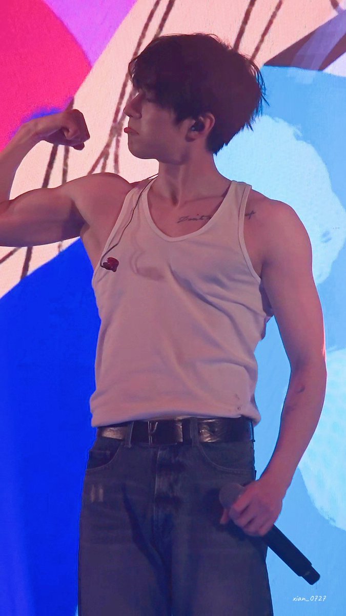 251214 CHILL ON STAGE in Singapore

승우의 이두근💪🏻
근데 표정이 되게 귀엽네요 ㅎㅎ

#한승우 #HANSEUNGWOO