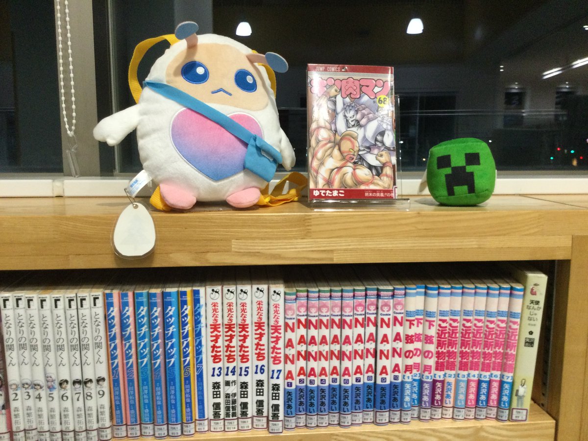 2階のテラスにはマンガの本がいっぱい！！ソファーにくつろぎながら読んでみよう♪