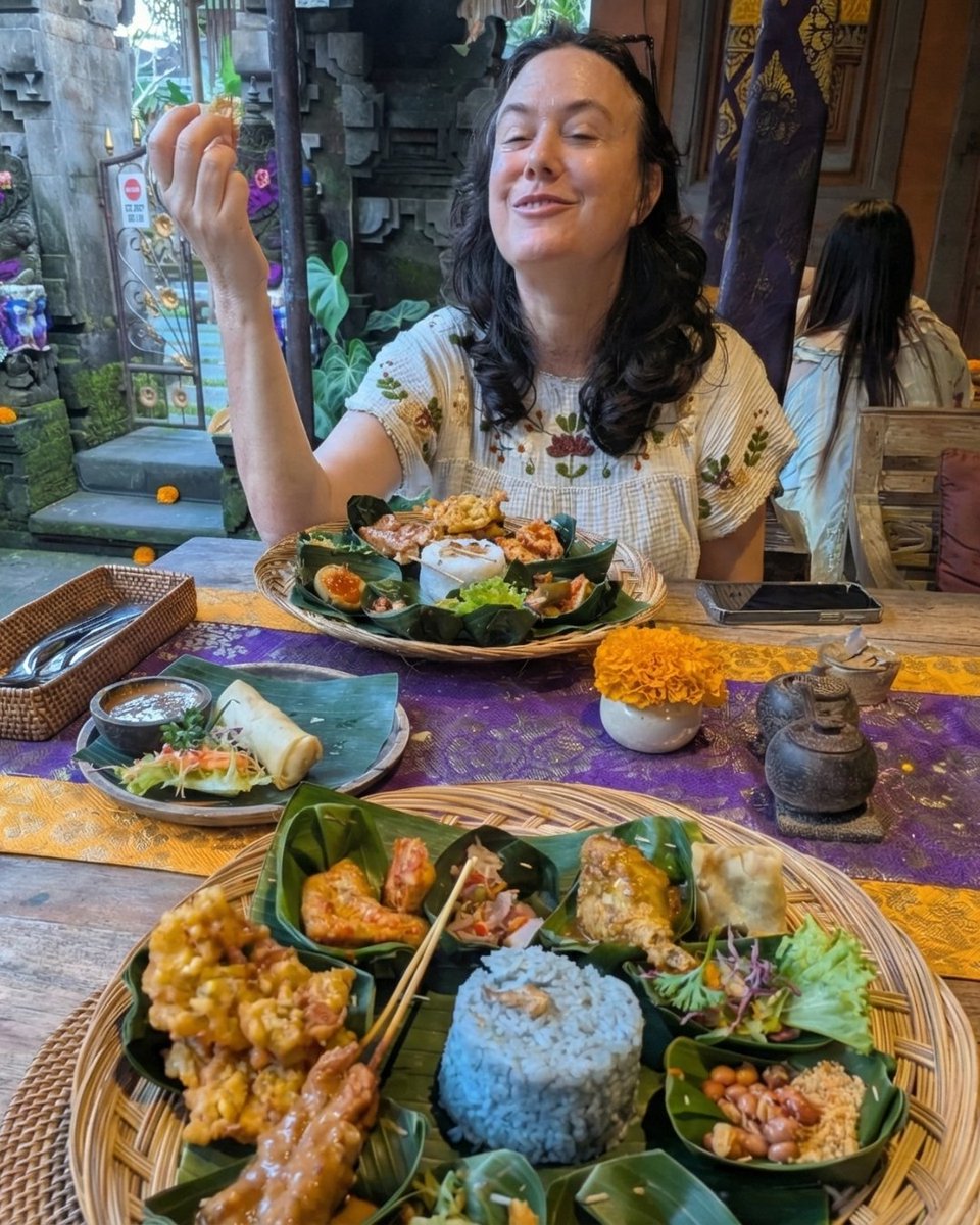 We are absolutely obsessing over this spread from Sun Sun Warung in Ubud, Bali! 
. 
. 
.  

#TravelForFoodHub #localflavors #food #travel #travelforfood
