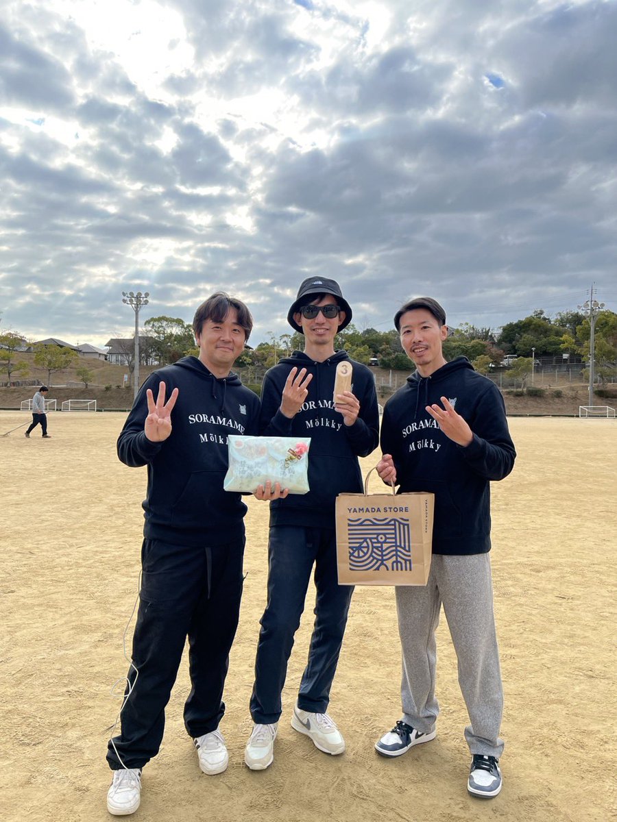 シン tweet media