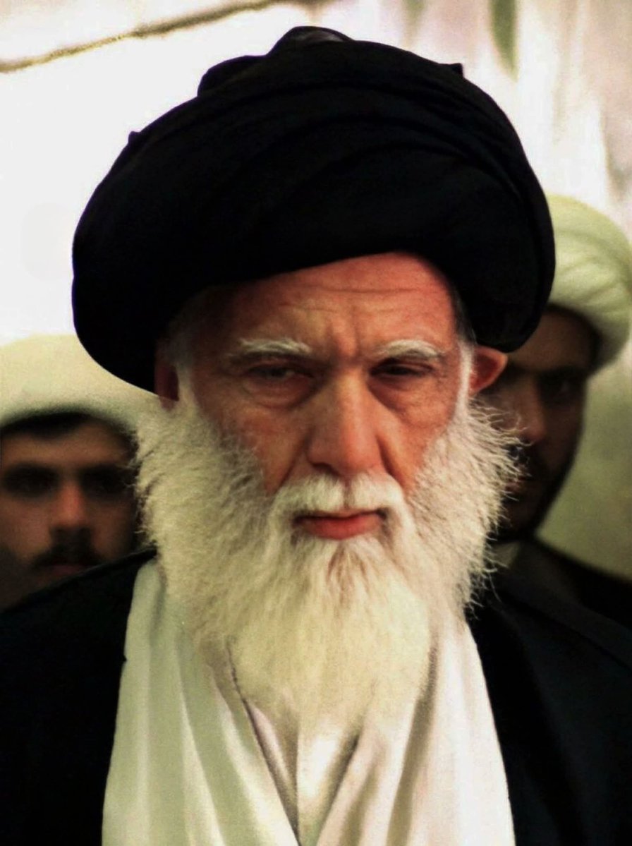 قال السيد محمد الصدر 
في كتاب أشعار الحياة عن السيد مقتدى الصدر اعزه الله
ويكونا للدين أعمدة الحقِ
ويوم الظهور جنداً وصفا 
لينالا في ذاته جلّ عن وصفٍ 
بجهديهما سروراً ولطفا
لكنّ الرب قد رأى الحكمةوهو الحكيمُ محضاً وصرفا
أن يرى المقتدى على الأرضِ يسعىِ 
في حياةٍ تجلُ قدراً ووصفا