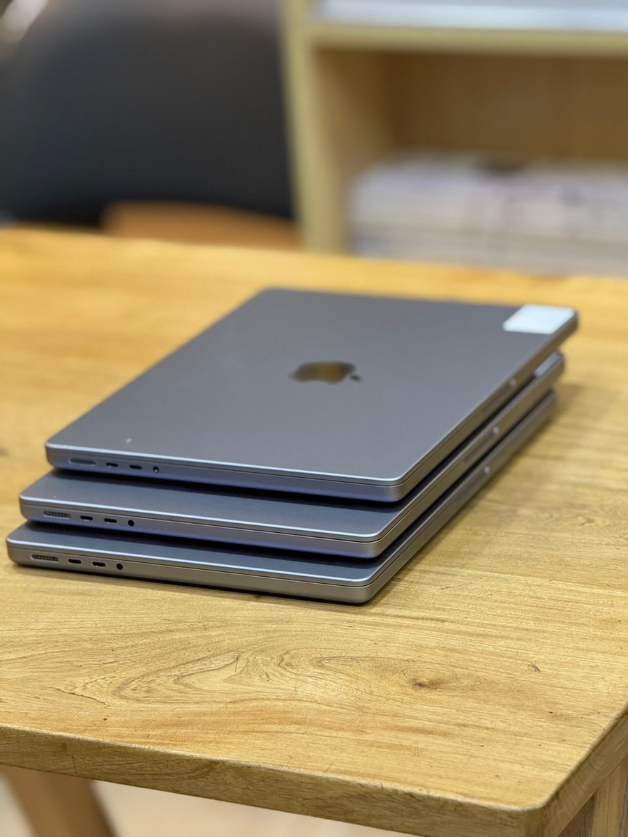 techhub_256's tweet photo. 2021 MacBook M1 Pro 14inches 
32gb ram 
512gb ssd 
Low cycle counts 
At only 3,850,000/=🔥🔥🔥🔥

Covered by a year's warranty. 
Kindly reach out for business thanks. 
#kookitower #apple #Kampala https://t.co/3e6xqcteL4
