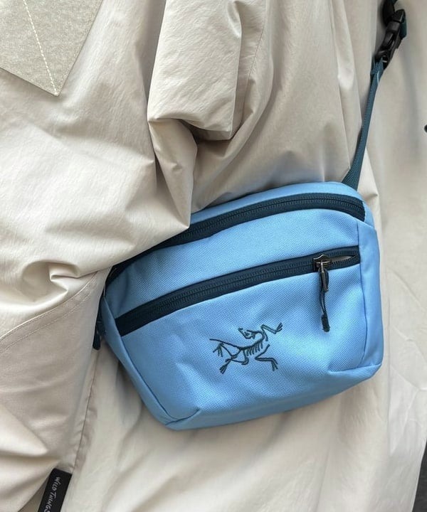ARC'TERYX〉 まるで冬の空気。凛としたカラーが魅力！💙 ウエスト