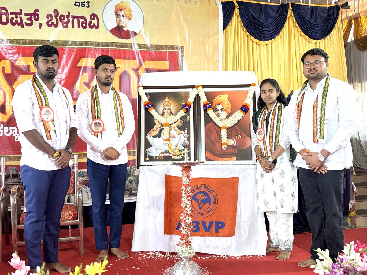 ಬೆಳಗಾವಿ ಜಿಲ್ಲೆಯ ರಾಮದುರ್ಗ ನಗರದಲ್ಲಿ ನಡೆಯುತ್ತಿರುವ ಬೆಳಗಾವಿ ವಿಭಾಗ ಅಭ್ಯಾಸ ವರ್ಗವನ್ನು ಎಬಿವಿಪಿಯ ರಾಜ್ಯ ಕಾರ್ಯದರ್ಶಿ ಶ್ರೀ ಸಚಿನ ಕುಳಗೇರಿ ಅವರು ಉದ್ಘಾಟಿಸಿದರು.
The Belagavi Abhyasa varga being held in Ramdurg town of Belagavi district was inaugurated by ABVP State Secretary Shri Sachin Kulageri.