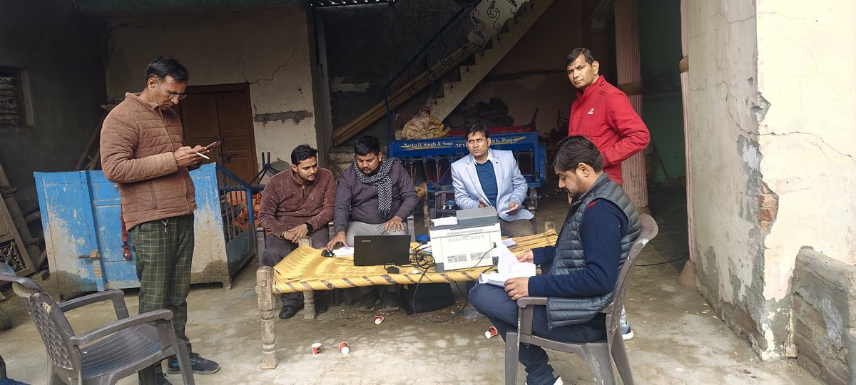 PVVNLNOIDA's tweet photo. #BBRY Camp at atta fatehpur.
@aksharmaBharat @AKSharmaOffice @MdPvvnl @mduppcl @PVVNLHQ @PVVNLNOIDA #BijliBillRahatYojna https://t.co/EgPONxdkHi