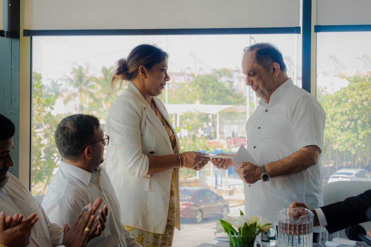 governorWP's tweet image. I hosted leaders of major corporates who are part of this year’s #LightsOfHope campaign for a special Christmas lunch. I thanked them for their support towards the Western Province’s Christmas appeal in contributing towards relief and rebuilding our country following the…