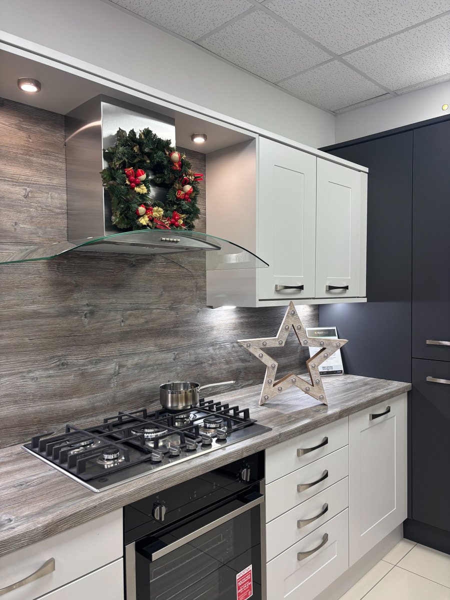 DirectKitchens1's tweet image. Come visit our festive showroom this December!

Gemma, Isabelle and the team are here to help turn your dream kitchen, bedroom or home office into a reality - now with 35% off all our kitchen ranges too! 

bit.ly/4472Av7 
184 Church St, Ecclesfield, Sheffield S35 9WG
