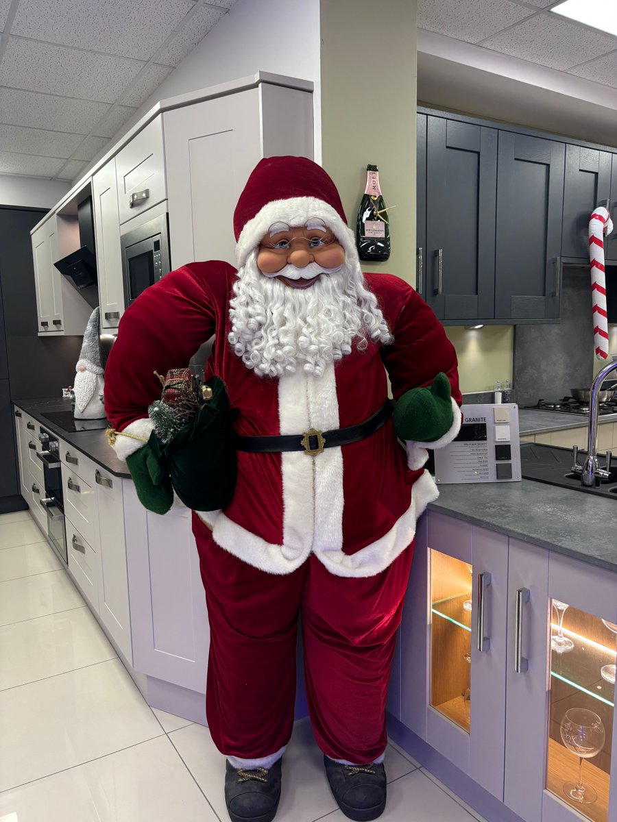 DirectKitchens1's tweet image. Come visit our festive showroom this December!

Gemma, Isabelle and the team are here to help turn your dream kitchen, bedroom or home office into a reality - now with 35% off all our kitchen ranges too! 

bit.ly/4472Av7 
184 Church St, Ecclesfield, Sheffield S35 9WG