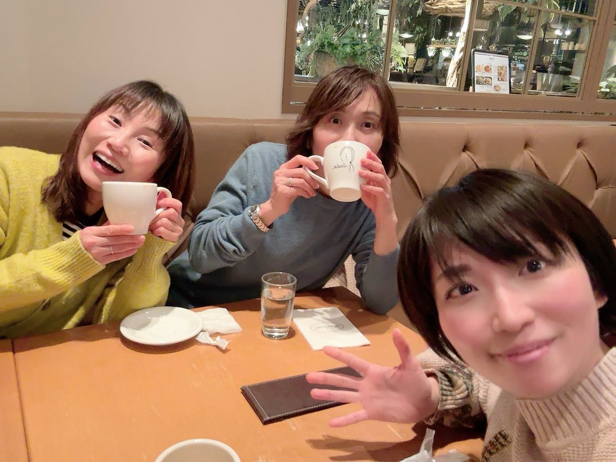 私お二人が揃うと嬉しくなってすぐ写真撮ってしまうんです…お二人の空気感大好きなんです。この日は一緒にお茶していただいたのですがずっと撮影していたかった笑先輩方、楽しい時間をありがとうございました🫶✨✨