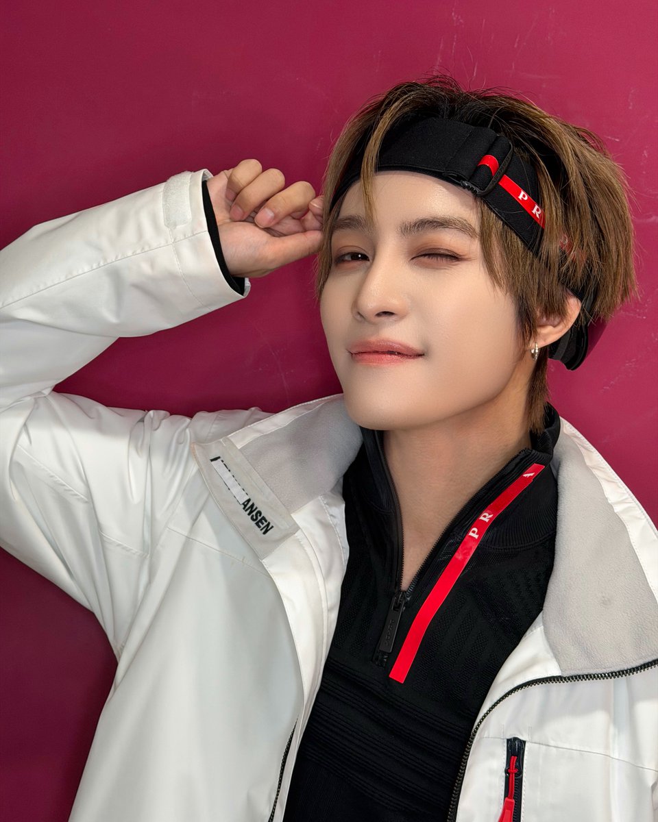 WayV_official's tweet image. 😉🥽

#YANGYANG
#WayV #威神V #白色定格
#WayV_EternalWhite