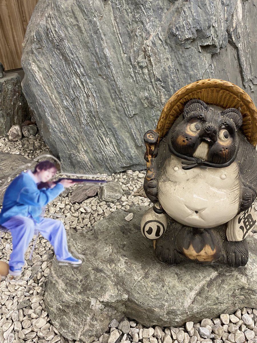 地元駅着いた〜！たなかしの今回のアクスタとタヌキの相性よ……