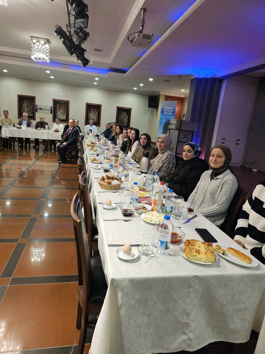 Ankara'da eğitim hayatlarını devam ettiren Şalpazarlı öğrencilerle kahvaltı programında birlikte olduk.
Amacımız geleceğimiz olan gençlerimizle birlikte olmak ve istek, talep ve sorunlarını imkanlar ölçüsünde çözmektir.