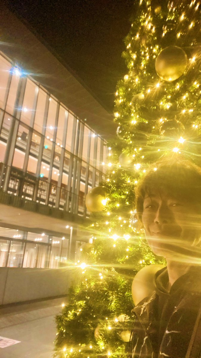 大阪レッスン初日、
フェニーチェ堺スタジオ♪
受講生の皆さんお疲れ様でした！

長い事受講されてる方の成長に隔世の感を感じ、初めて受講された方の未来の姿に思いを馳せる。過去と未来を繋ぐ、大事で素敵な仕事だなぁと感じています。

みんながなりたい自分になれますように✨メリークリスマス🎄