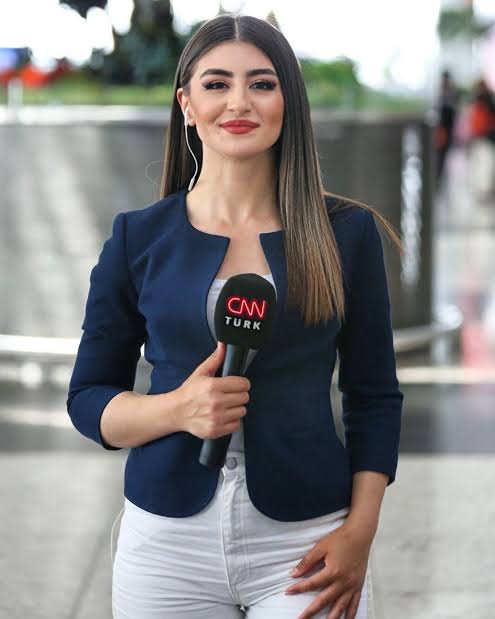 3 Temmuz sürecinde elinden gelen her türlü kötülüğü yapan Haluk Yürekli’yi hatırlayın: NTV’de, rejinin uyarısına rağmen Aziz Yıldırım’la ilgisi olmayan silahları sanki evinden çıkmış gibi algı oluşturmuştu. Şimdi de CNN Türk’te Merve Tokaz’ın ortaya attığı iddialar gündemde.