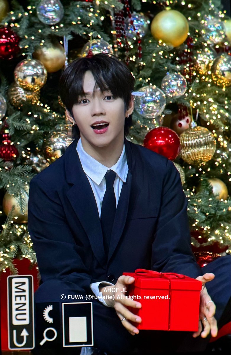 fuwaiie's tweet photo. 251220 대면 팬싸

선물 주세요//

#AHOF #아홉
#JL #제이엘 https://t.co/JXaYQEIxPv