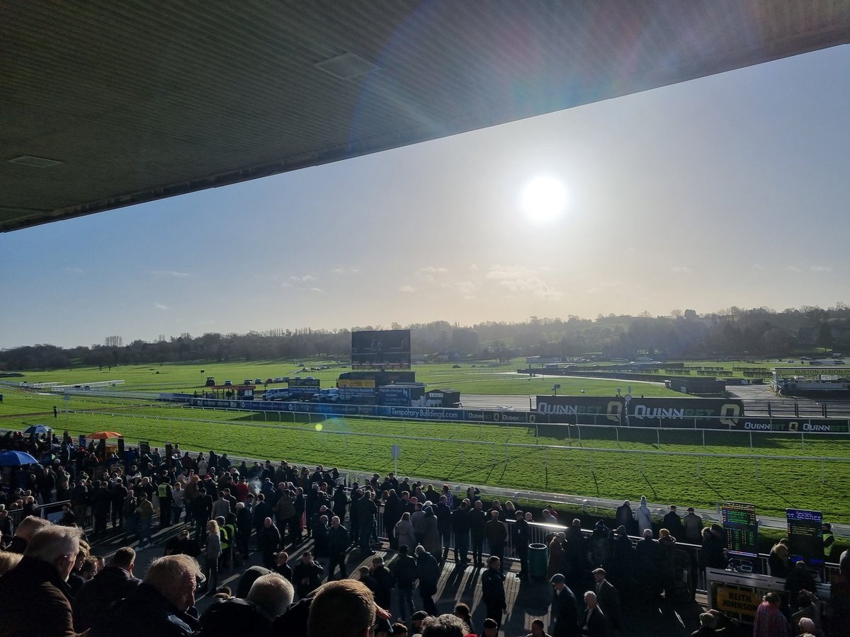 abbi476's tweet photo. Had a fab day yesterday at Uttoxeter Races 🏇☀️ Great racing, great vibes, and even managed to grab a selfie with boxing legend Johnny Nelson 😄 What a bonus! @UttoxeterRaces #raceday #JohnnyNelson https://t.co/Ffh8abm37Q