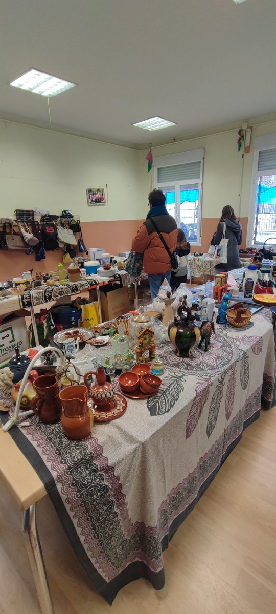 CompostajeHtz's tweet image. 🎁 ¡Ya hemos comenzado el mercadillo!
🕑 Acércate hasta las 14:00
♻️ A las 11:30 tenemos el taller "menos plástico"
🌰 ¡Prueba las castañas asadas!
🪱🌱 Y no te vayas sin compost para tus plantas