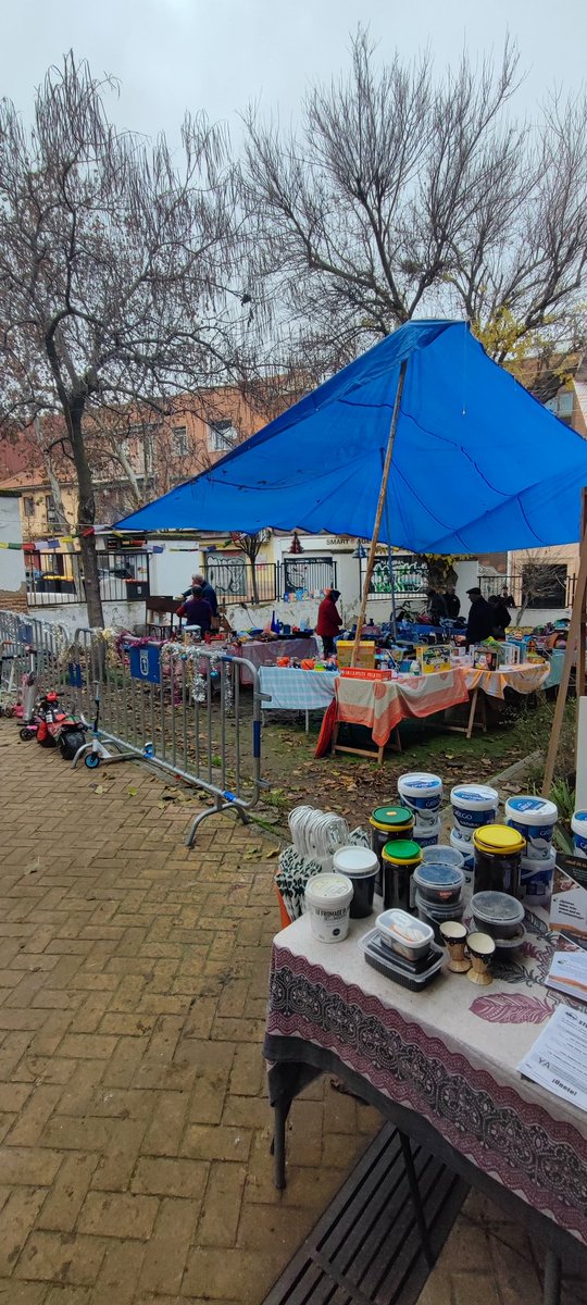 CompostajeHtz's tweet image. 🎁 ¡Ya hemos comenzado el mercadillo!
🕑 Acércate hasta las 14:00
♻️ A las 11:30 tenemos el taller "menos plástico"
🌰 ¡Prueba las castañas asadas!
🪱🌱 Y no te vayas sin compost para tus plantas