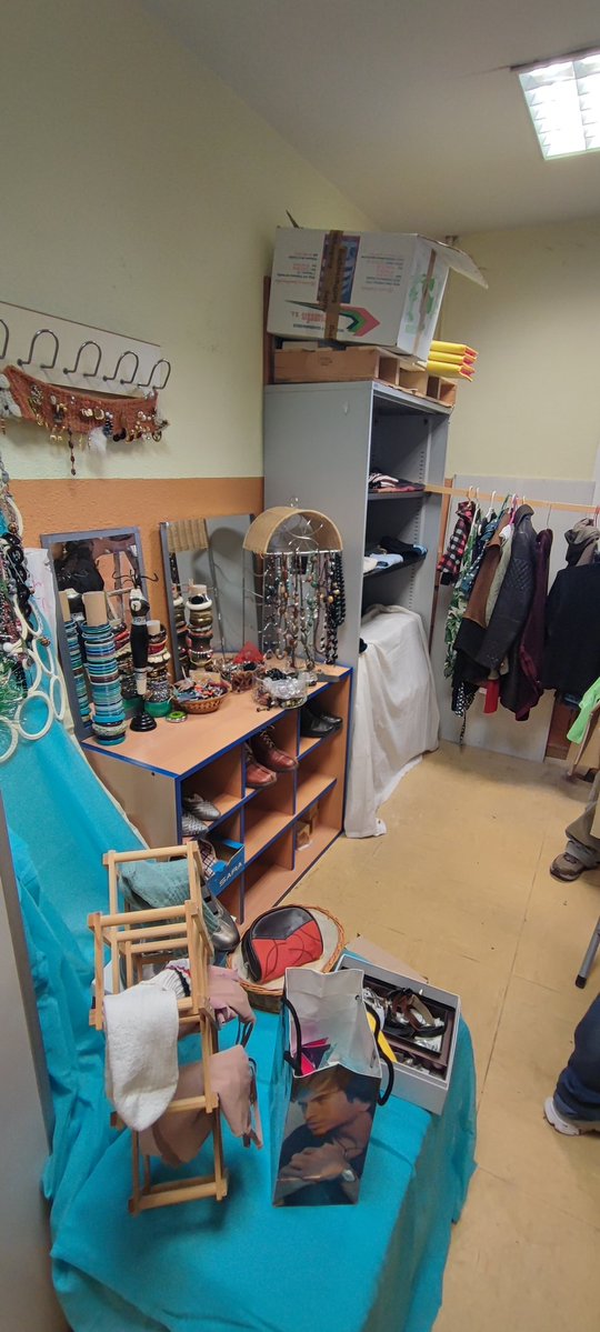 CompostajeHtz's tweet image. 🎁 ¡Ya hemos comenzado el mercadillo!
🕑 Acércate hasta las 14:00
♻️ A las 11:30 tenemos el taller "menos plástico"
🌰 ¡Prueba las castañas asadas!
🪱🌱 Y no te vayas sin compost para tus plantas