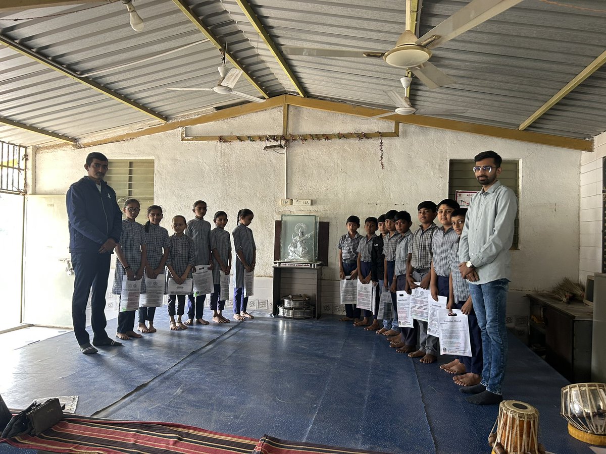 abhaypandya1512's tweet image. ભાવનગર જિલ્લાની સરકારી પ્રાથમિક શાળામાં ભણતા બાળકો માટે અમારા @Udan4all_ દ્વારા Habit Changing પ્રોગ્રામ શરૂ કર્યો છે એમના અંતર્ગત વિદ્યાર્થીઓને ‘પ્રારંભ કીટ‘ આપવામાં આવી..

#Shikshagali #NGO #Bhavnagar @sunnysweet201 @Varishna_smrt