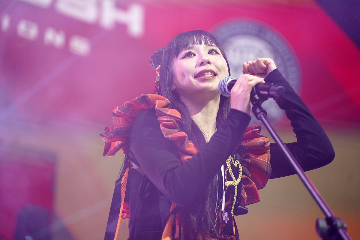 monyu_monyuco's tweet photo. 歌いながら、
過去、今、未来を何度も往復してた。
喜び、後悔、傷、希望、不安…
全ての流れていった景色たち。
人生はどんな瞬間でも美しい。

『百花繚乱』、遂に12月28日にリリースです。この曲が、皆の景色のひとつになりますように…🌹
#百花繚乱 #ASKA https://t.co/uKmtmYiJWg