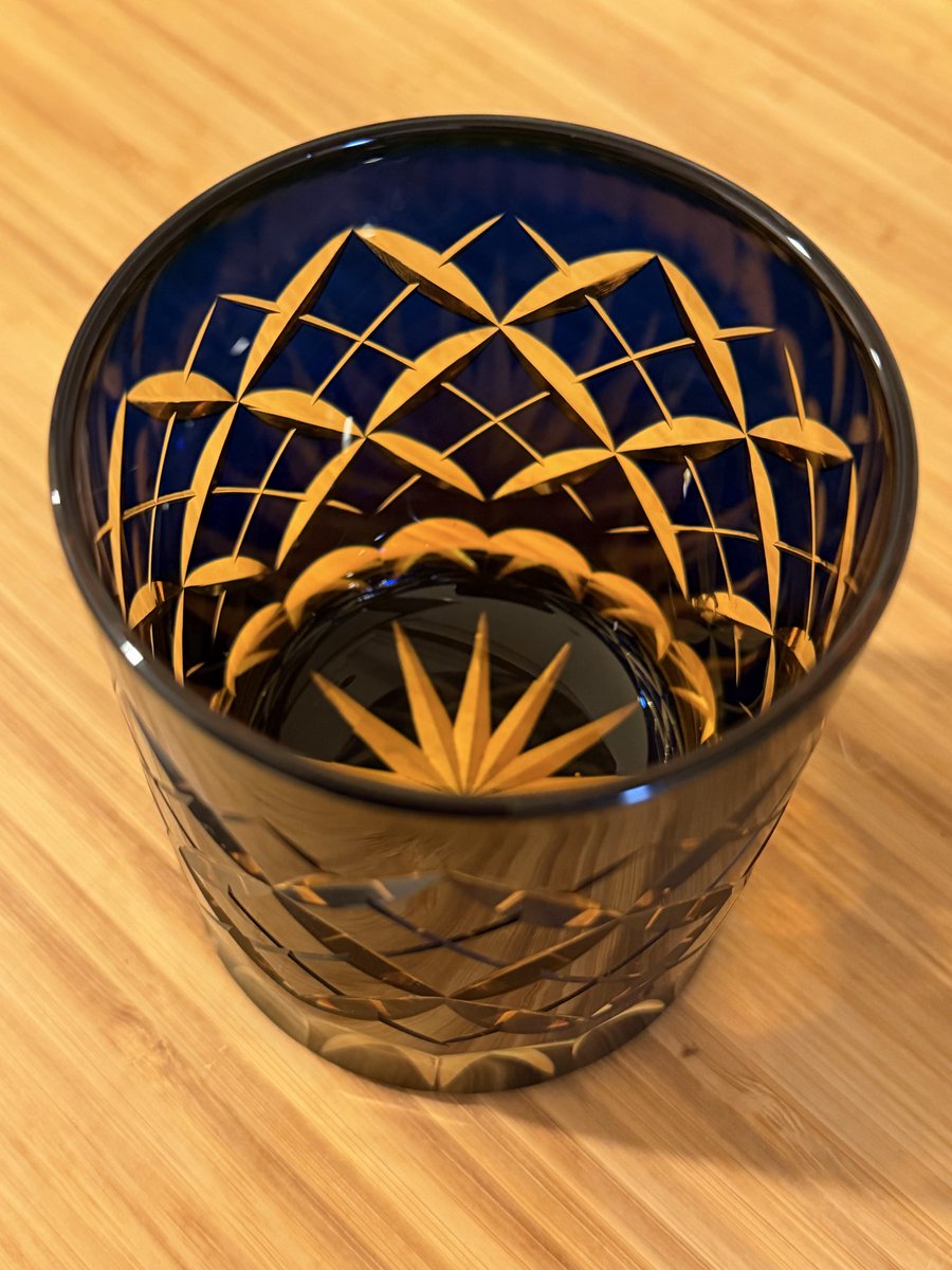 小樽で衝動買いしたガラスが届いた！
値は張ったけど綺麗すぎて満足
水飲むぜ