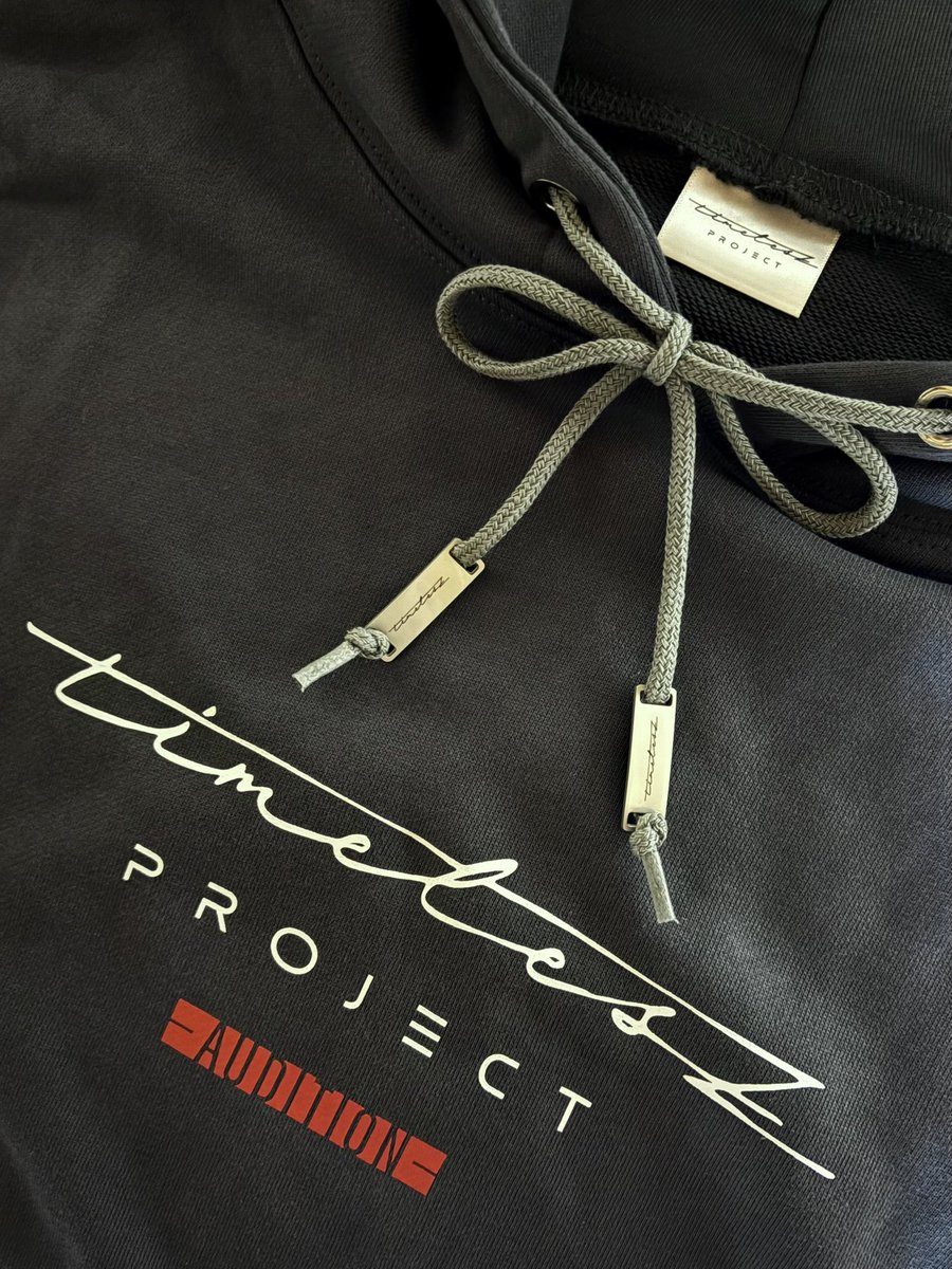 タイプロパーカーの紐チェンジしてクライマクールのtimeleszチャーム