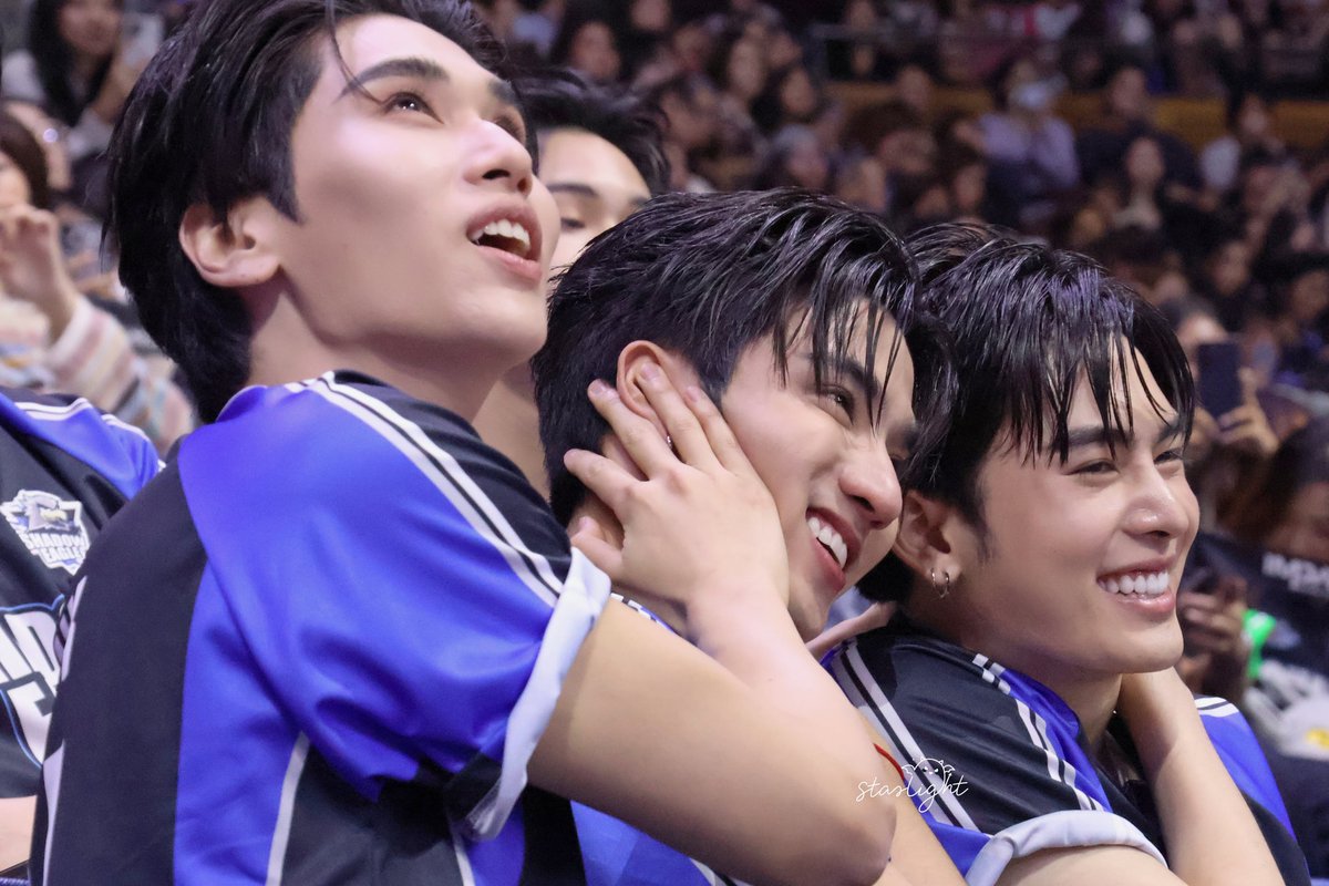 DOMIIA PerthSanta トレカ DOMIIA WITH PAPAS IN LOL ♥️🖤🤍🤏🏻 @santa.pp @perthppe #GMMTV