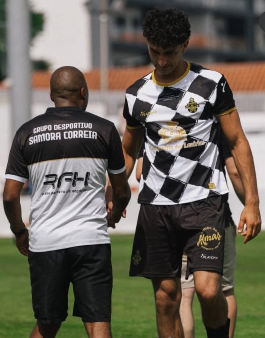 AUSFUTNews's tweet photo. 🇦🇺🇵🇹 AUSTRALIAN FOOTBALL NEWS – INTERVIEW
AGE (04) 20 Y/O
🎙️ Deniz Sen | Centre-Back
🏟️ GD Samora Correia (Portugal)

We sat down with Australian-Turkish defender Deniz Sen, currently plying his trade in Portugal, to talk about his journey, family sacrifices, playing style, and inspirations.

⸻

Q1. How did your football journey start, and when did you know you wanted to become a professional?

I started playing football at the age of four, and from that moment I was obsessed with the game. At 12, things became much more serious when I began playing NPL football. Training intensified, expectations rose, and sacrifices were required at a very young age.

Initially, that took away some of the joy, and I didn’t enjoy my first two seasons at NPL level. But around 14, I realised that if I truly wanted to become a professional footballer, I had to accept the hardships that came with it.

At 15 and 16, I had my best seasons in Australia, playing U16s and U18s at Mounties Wanderers. After overcoming many challenges, that small taste of success made everything clear to me, I wanted this career, and I haven’t looked back since.

⸻

Q2. Did you grow up supporting any clubs in Australia or Turkey?

In Australia, the only club I somewhat followed was Sydney FC, mainly because Alex Del Piero was playing there. I wasn’t a diehard supporter.

Growing up, I supported Beşiktaş in Turkey. They’re my club, the team I truly love and identify with when people ask who I support.

⸻

Q3. How has your family influenced your career and supported your move to Europe?

Without my parents, I wouldn’t be where I am today. They’ve been with me from the very beginning and have had a massive influence on my career.

In 2022, they made the huge decision to send me to Portugal at just 17 years old, fully supporting me financially and emotionally. Living alone in a foreign country at that age wasn’t easy, but they trusted me and believed in my dream.

For two years, they continued to support me until I was able to support myself. I’m forever grateful for their sacrifices, and everything I do is to make them proud.

⸻

Q4. How would you describe your playing style as a centre-back?

I’d say my playing style is a bit unique here in Portugal. For my size, I move quite well and am comfortable on the ball, which helps me stand out.

My strongest attributes are my long diagonal passes, heading ability, and defending 1v1 situations. That said, I still have plenty to improve, especially tactically, with body positioning and pressing.

⸻

Q5. At 1.96m, how do you use your physical presence to your advantage?

My height definitely helps in aerial duels and certain defensive situations. Early on though, it felt like a disadvantage, I struggled with agility, acceleration, and changing direction due to my high centre of gravity.

I worked extremely hard on those areas and improved significantly. Portuguese football is very fast and sharp, which challenges me constantly, but that’s what pushes me to get better every day.

⸻

Q6. Which defenders do you model your game on?

Van Dijk and Rúben Dias.

I watch Van Dijk because I see similarities in our physical traits and playing style, even though he’s obviously on another level. He’s one of the best centre-backs in the world, so learning from him is invaluable.

My current head coach encouraged me to study Rúben Dias, particularly his body positioning and ability to anticipate danger before it happens.

⸻

🇦🇺 Another Aussie abroad chasing the dream
📍 Portugal
🛡️ Centre-back
🌍 One to watch

Follow @AUSFUTNews for more interviews and stories on Australians playing overseas.