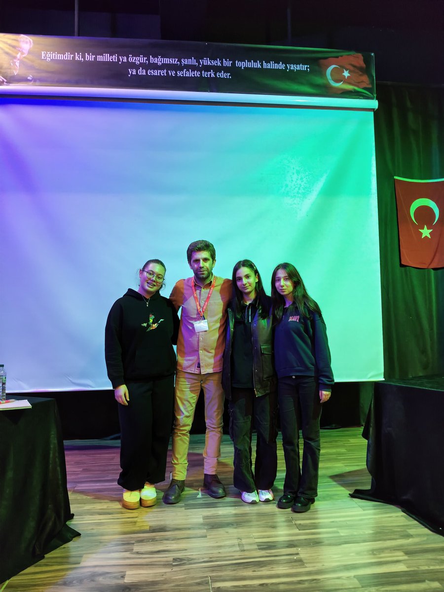 Okulumuzda düzenlenen münazara turnuvasında Faraday sınıfı öğrencilerimiz Buğlem Su Küçük, Erva Naz Öztürk ve Bade Muhcu, güçlü argümanlarıyla şampiyonluğa ulaştı! 🏆
Tüm öğrencilerimizi tebrik ediyoruz. 🎙️✨

#BahçeşehirKoleji #Munazaraetkinliği