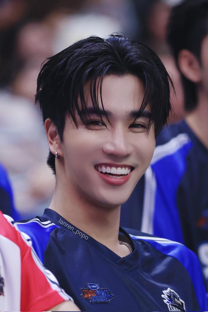 ppe2003perth's tweet photo. คนหนึ่งก็หล่อ คนหนึ่งก็สวยย ช่างเหมาะสมอะไรขนาดนี้🙂‍↔️

X : Lanren_popo 

PERTHSANTA DOMIIA WEWILLWIN 

#GMMTVStarlympics2025
#PerthSanta #เพิร์ธแซนต้า https://t.co/knuXnqddZp