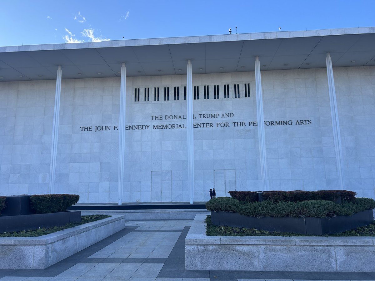 MikeCarlton01's tweet image. Apart from the psychotic narcissism it’s shit grammar.