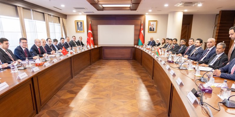 اللّجنةُ العُمانيّة التركيّة تستعرض في دورتها الـ13 بـ أنقرة سبل تعزيز التّعاون الثُّنائي، وتحويل الأولويات المشتركة إلى برامج ومشروعات اقتصاديّة وتنمويّة في عدد من القطاعات. #العُمانية 