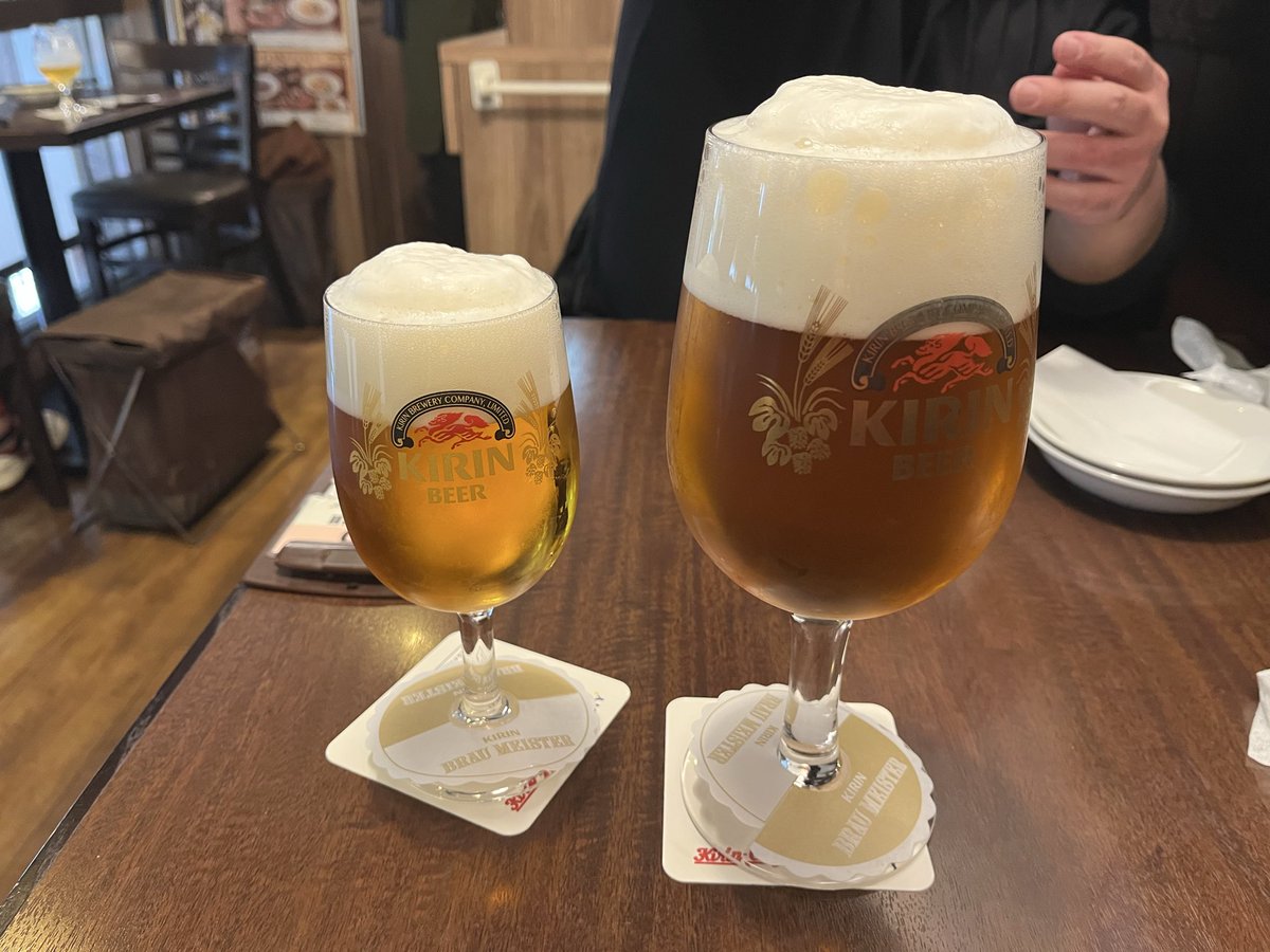 くそでかビール来た🤣
右がわたくしのです！