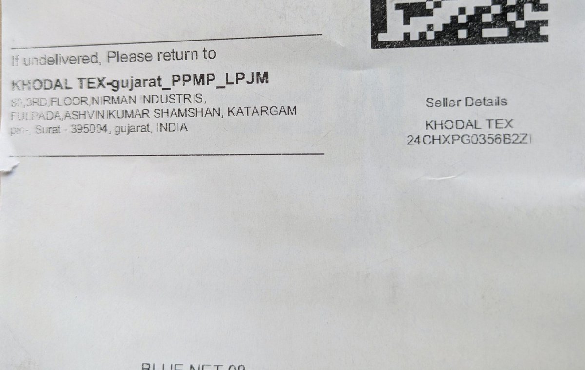 Rajice87's tweet photo. @MyntraSupport This seller scammed me. Need support from your end. It's a prepaid order. I ordered 9 dresses but received only one in a single package. Pics and video attached for your reference. Need swift action. https://t.co/S2q7t85h6b